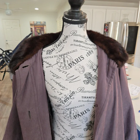 Chic Women's MochaTrench Coat with Fur Collar.  Fur Removes From Entire Coat - Picture 2 of 8